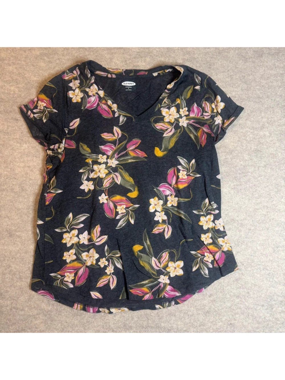 Old Navy Women's Short Sleeve V-Neck T-Shirt with Multi-Color Floral Pattern, Sz